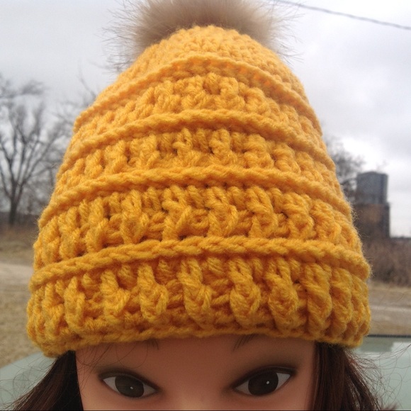Handmade Pom-Pom beanie - Picture 3 of 6